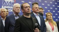 Dmitri Medwedew (Mitte, vorn) wütet in einem neuen Social-Media-Post gegen Großbritannien.