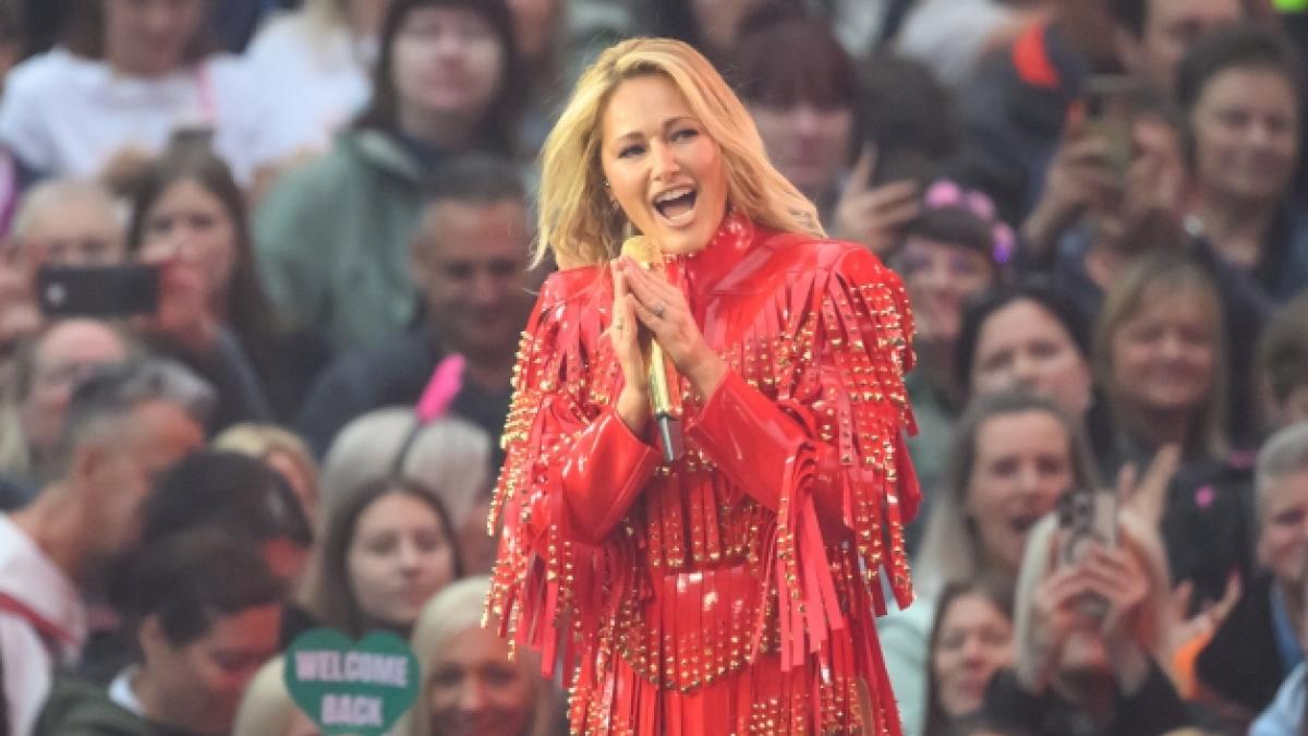 Helene Fischer (41) schaffte es nach ihrer Baby-Pause mit ihrem neuen Song "Heute Nacht" direkt wieder an die Chartspitze.&nbsp; (Foto)