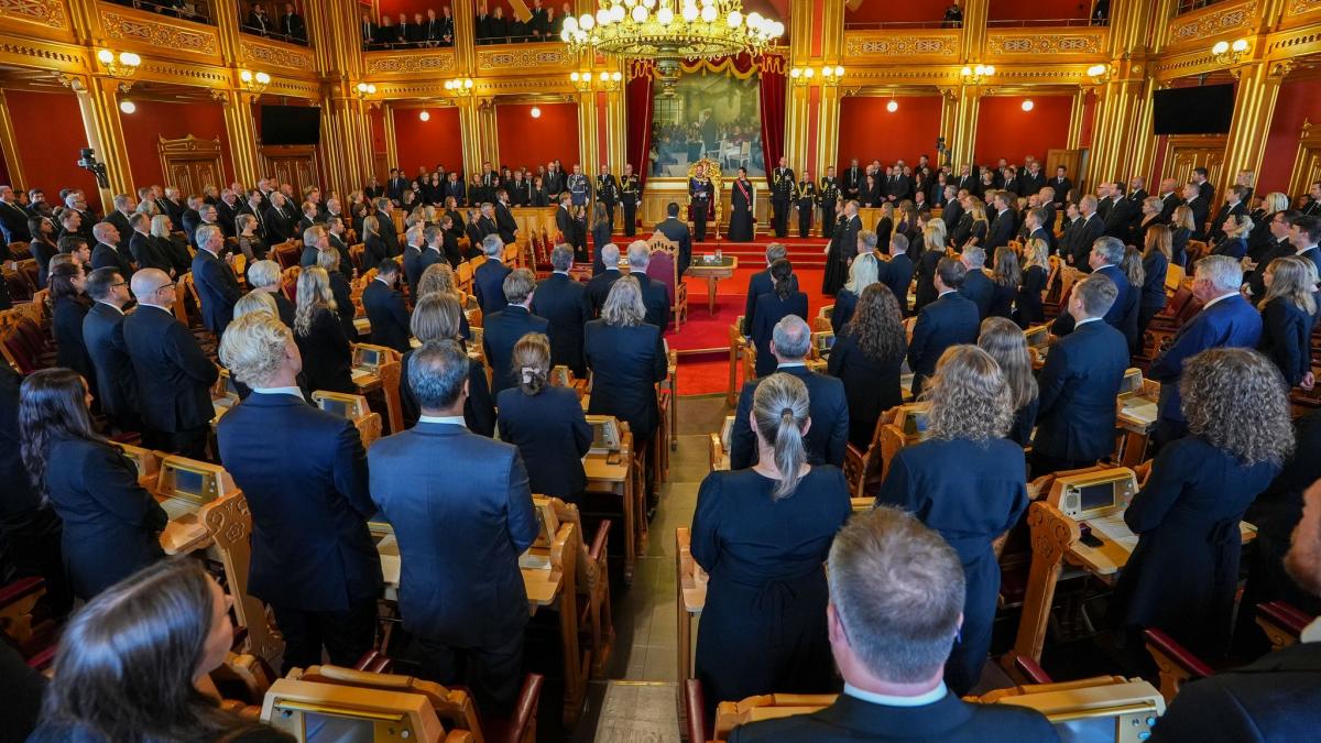 Norwegens neuer K&ouml;nig Haakon VIII. hat im Storting den Eid gem&auml;&szlig; der Verfassung abgelegt. (Foto)