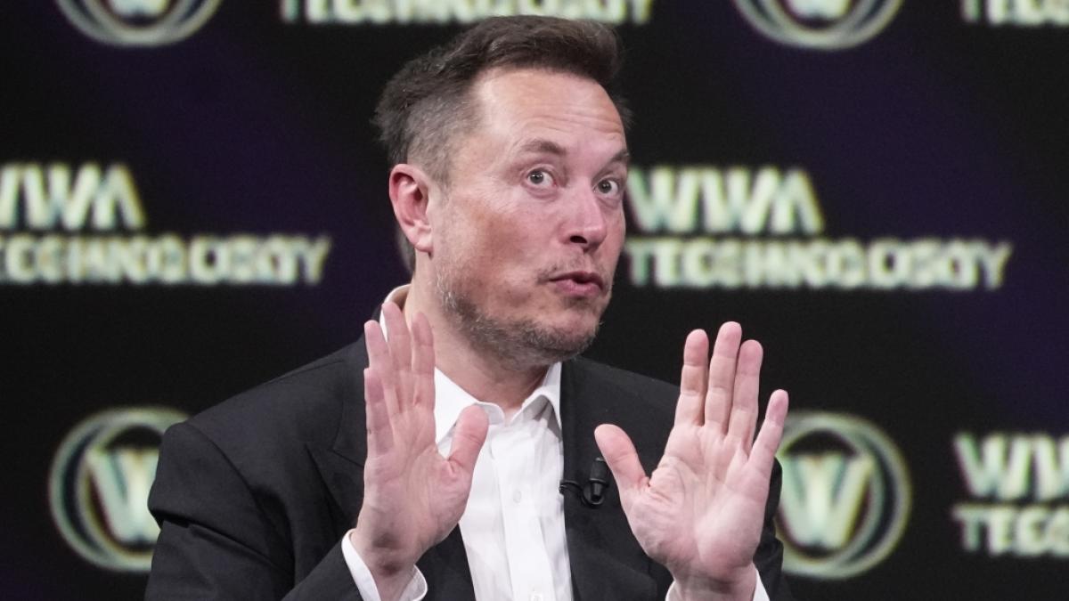 Unternehmer Elon Musk soll mit einer wichtigen Entscheidung Wladimir Putin in die Karten gespielt haben. (Foto)