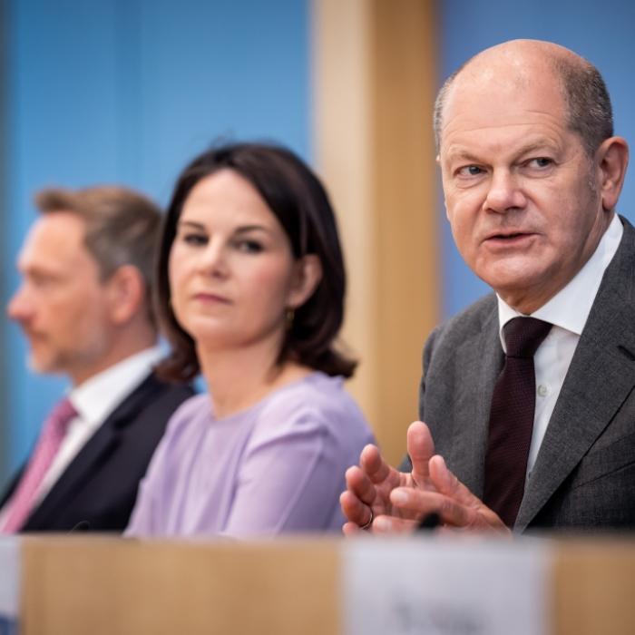 Von wegen CO2 sparen! DIESE Minister sind die größten Umweltsünder
