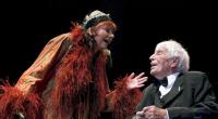 Elfriede Ott bei einem gemeinsamen Auftritt mit dem im Jahr 2011 verstorbenen Schauspieler und Sänger Johannes Heesters.