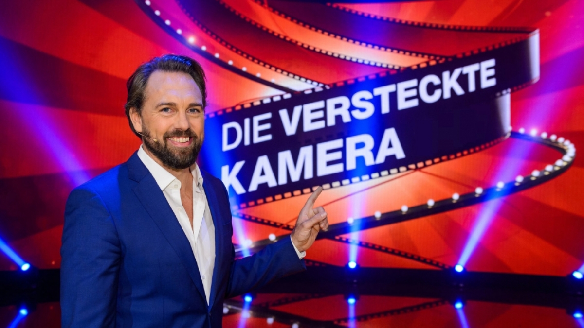"Die versteckte Kamera 2018"-Moderator Steven G&auml;tjen empf&auml;ngt unter anderem Vanessa Mai in seiner Show. (Foto)