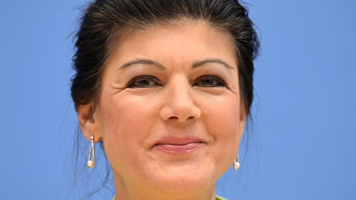 Sahra Wagenknecht hat den&nbsp;Verein "B&uuml;ndnis Sahra Wagenknecht - F&uuml;r Vernunft und Gerechtigkeit" (BSW) gegr&uuml;ndet. Der Verein gilt als Vorstufe zur Gr&uuml;ndung einer eigenen Partei der Linken-Politikerin. (Foto)