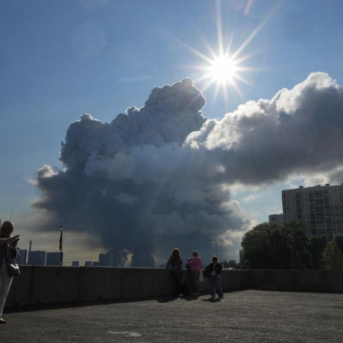 Russland in Flammen – Ukraine-Drohnen entfachen mehrere Großbrände