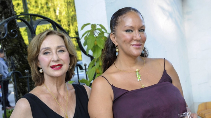 Die Schauspielerin Christine Kaufmann (l) und ihre Tochter Allegra Curtis sind am 17.08.2016 in München (Bayern) Gäste eines Grillfests