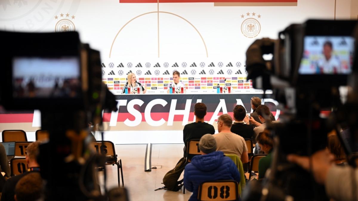 In t&auml;glichen Pressekonferenzen informiert der DFB seine Fans &uuml;ber die wichtigsten EM-Entscheidungen. Dabei kommen auch die Nationalspieler zu Wort. (Foto)