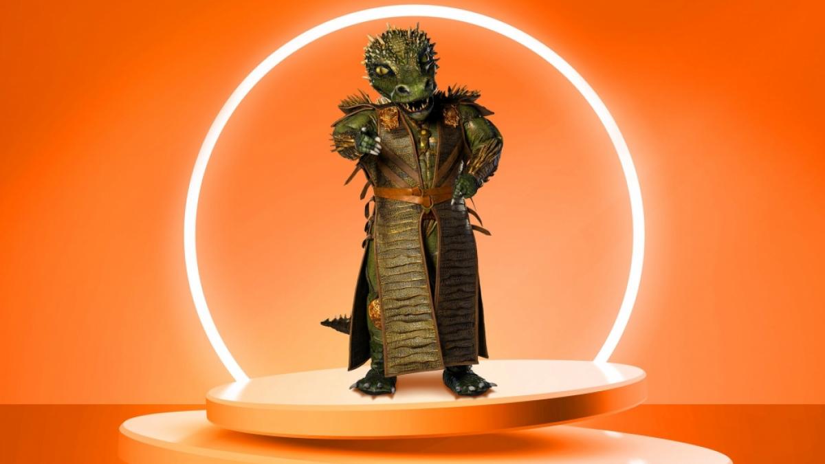 Dieses Krokodil ist garantiert nicht bissig: Viel lieber fr&ouml;nt das Reptil seinem Computerspiel-Hobby und singt in der 10. Staffel von "The Masked Singer". (Foto)