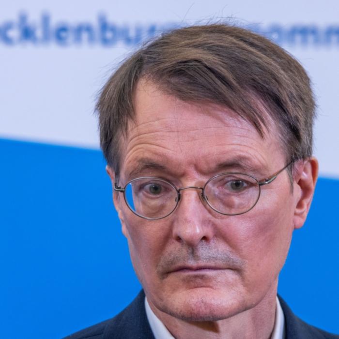 Hunderttausende Neuinfektionen pro Tag! Karl Lauterbach gibt düstere Prognose