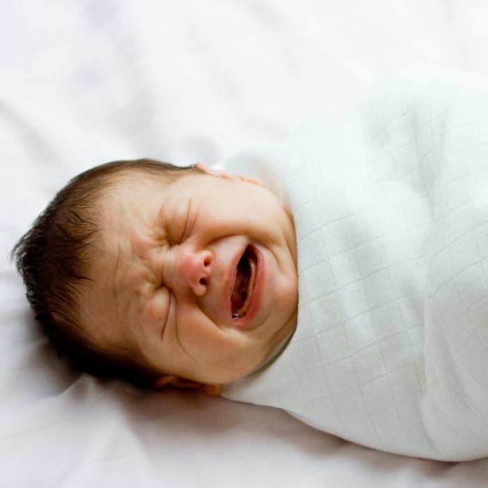 Verschnürt und eingesperrt! Schock-Video enthüllt Baby-Misshandlung
