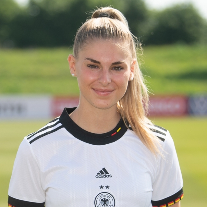 So tickt Deutschlands Stürmerin neben dem Fußballplatz