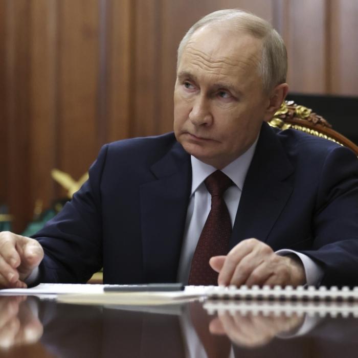 Russische Ölraffinerie in Flammen - Versorgungseinrichtung zerstört