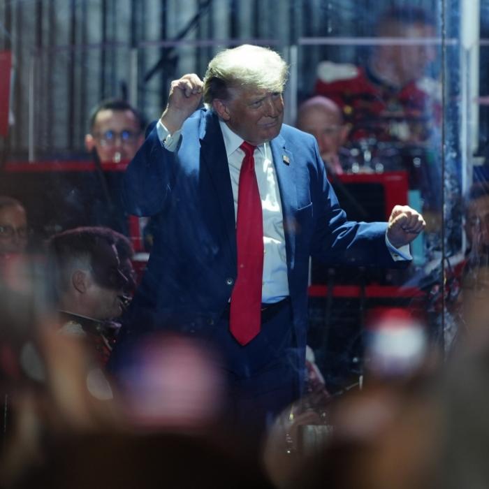 Peinliche Staatsfeier wird mit absurdem Trump-Tanz gekrönt 