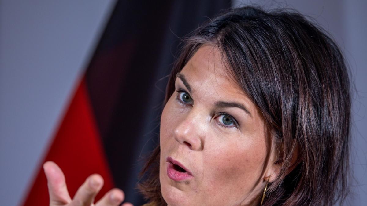 Annalena Baerbock verteidigt den EU-Asylkompromiss. (Foto)