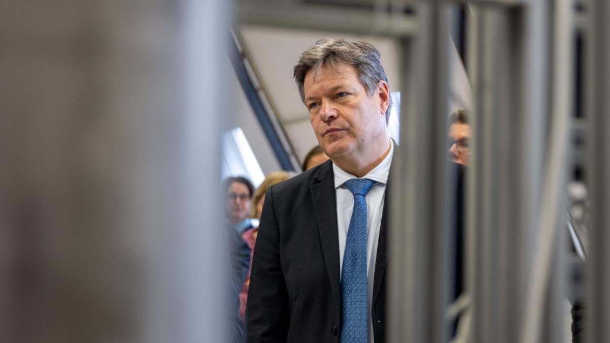Robert Habeck setzt weiter auf E-Autos in Deutschland. (Foto)