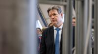 Robert Habeck setzt weiter auf E-Autos in Deutschland.