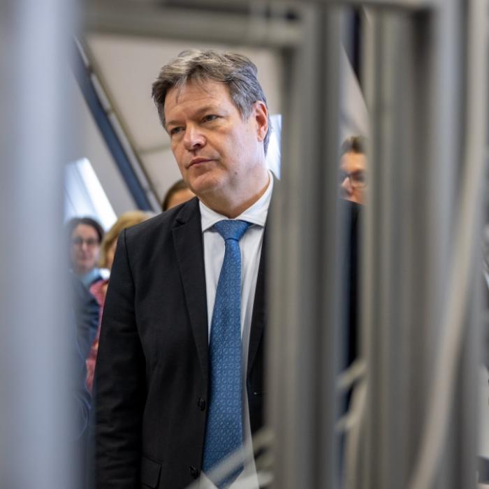 Wirbel um Aussagen zu E-Autos! Große Kritik an Wirtschaftsminister