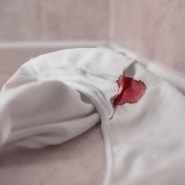Weil sie ihre Periode bekam! 12-Jährige von Bruder zu Tode gefoltert