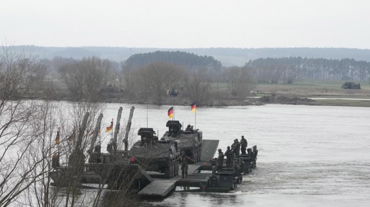 Polnische und andere NATO-Truppen nehmen an Milit&auml;r&uuml;bungen teil. (Foto)