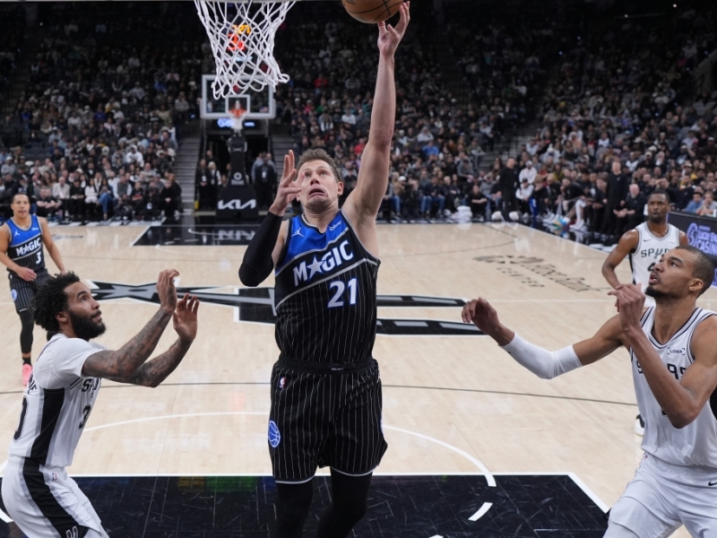 San Antonio Spurs vs. Phoenix Suns im Livestream: NBA Preseason 2026  mit