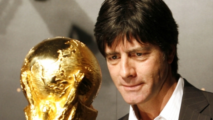 Der Pokal im Fokus: Laut Vorhersagemodell befindet sich Deutschland mit Argentinien und Spanien im erweiterten Favoritenkreis.