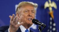 Donald Trump ist oft mit einer anderen Haarfarbe zu sehen. Insider enthüllten jetzt warum.