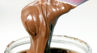 Nuss-Nougat-Creme - und davon ein Kilogramm ist der Tipp eines jungen Kollegen. Der Liebeskummer ist wie weggezuckert, dafür wird einem schlecht.