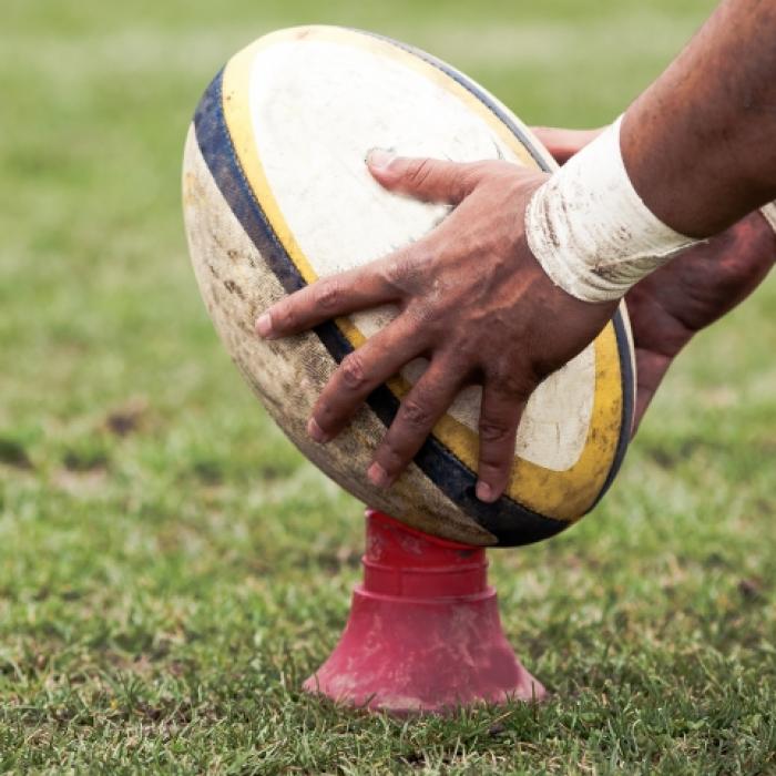 Rugbyspieler (28) kollabiert auf dem Rasen und stirbt