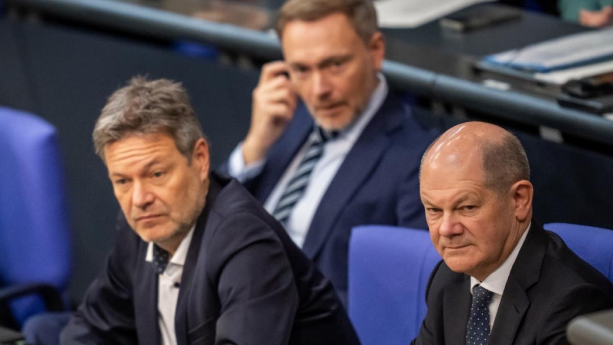 Bundeswirtschaftsminister Robert Habeck, Bundesfinanzminister Christian Lindner und Bundeskanzler Olaf Scholz m&uuml;ssen ein Milliardenloch im Bundeshaushalt stopfen. (Foto)