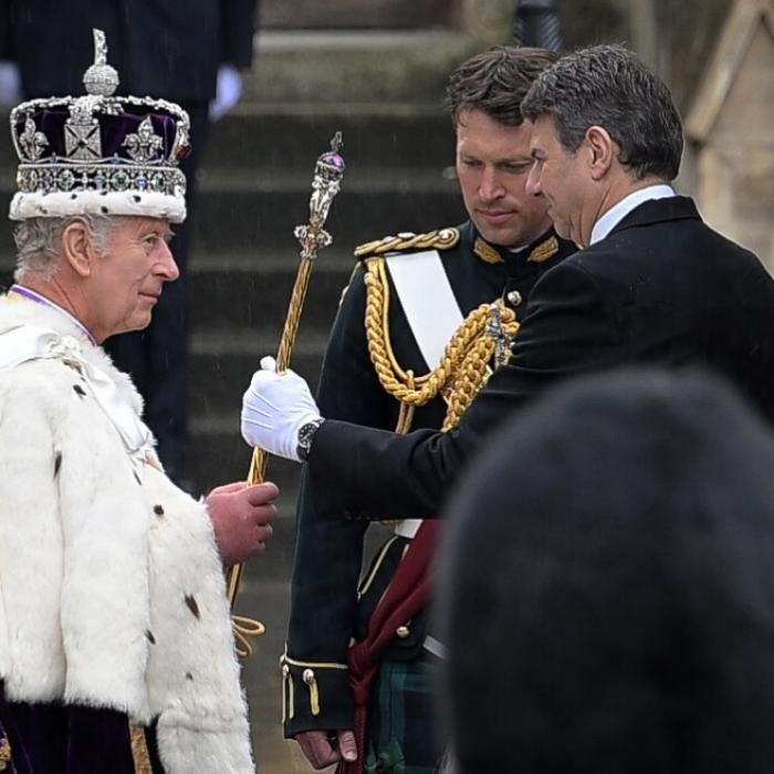 König Charles III. mit Trennung konfrontiert - Herzen von Royals-Fans sind gebrochen