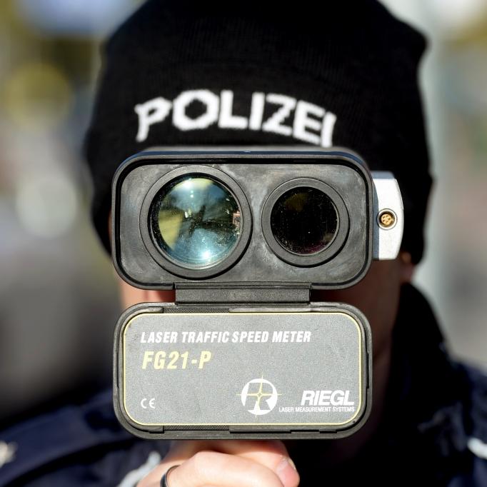 Bußgeld und Strafen - SO teuer kann die Raserei werden