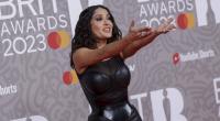 Salma Hayek sorgte bei den Brit Awards 2023 im hautengen Leder-Kleid für Schnappatmung.