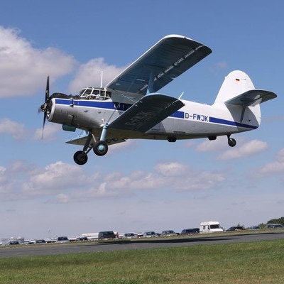 Pilotenfehler! Flugzeug bei Flugschau abgestürzt - 2 Tote