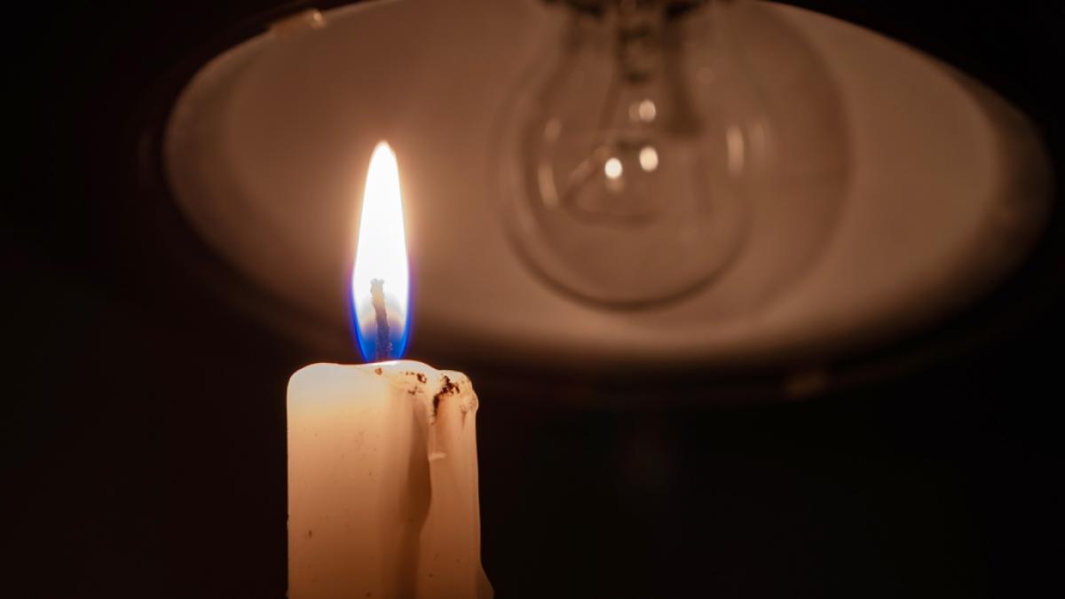 Im Haus ist es auf einmal dunkel, was nun? Stromausf&auml;lle haben vielf&auml;ltige Ursachen. (Foto)