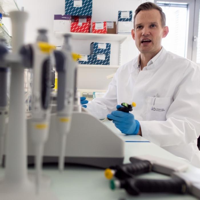 Streeck, Ramelow und Co! Die haarsträubendsten Corona-HIV-Vergleiche