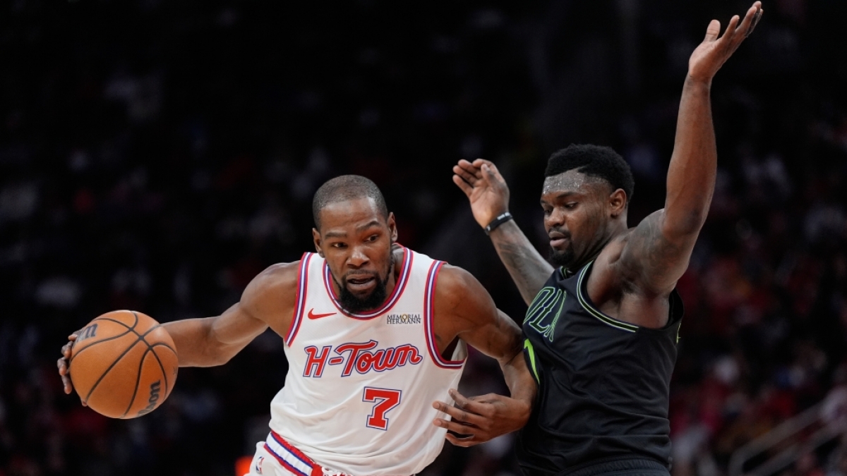 Kevin Durant von Houston Rockets kontrolliert den Ball gegen Zion Williamson von den New Orleans Pelicans, am 18.01.2026. (Symbolbild) (Foto)