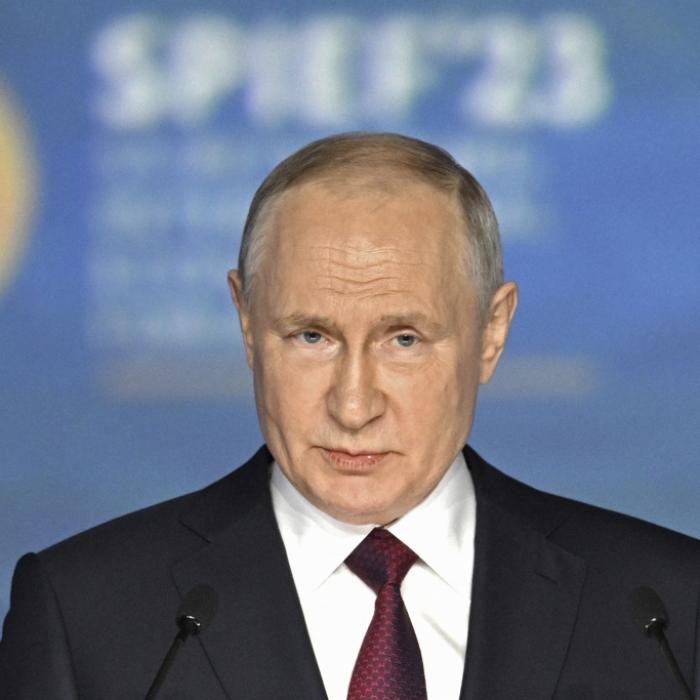 Panzer zerstört, Doppelgänger entlarvt, Geheimkrieg! Putins Rückschläge der Woche