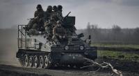 Ein ukrainischer Panzer hat einen russischen Schützengraben bei Bachmut gestürmt und dabei zahlreiche Soldaten getötet.