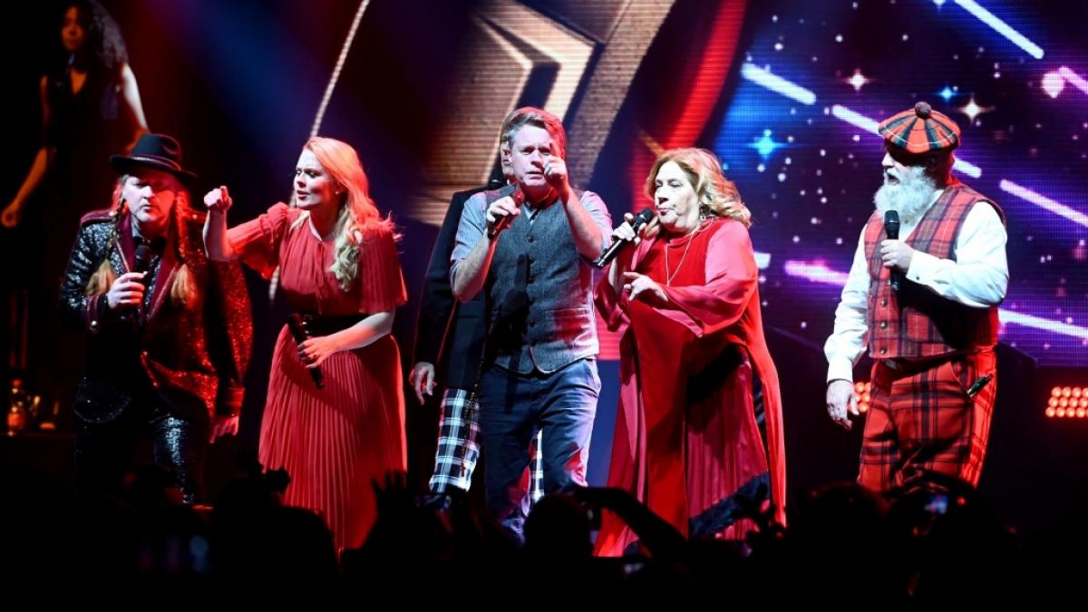 Die Familienband The Kelly Family performt auf der B&uuml;hne. (Foto)