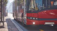 Eine Frau in Rheinland-Pfalz stieg jetzt auf ungewöhnliche Art und Weise aus einem Bus aus. Sie schlug die Scheibe ein. (Symbolbild)