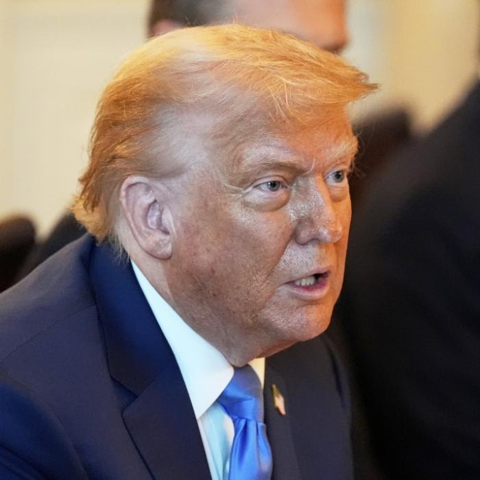 US-Präsident explodiert vor laufenden Kameras wegen 