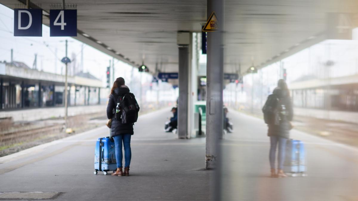 F&uuml;r Bahnreisende ist der erneute GDL-Streik ein &Auml;rgernis. Wie kann der Tarifkonflikt der Lokf&uuml;hrergewerkschaft mit der Deutschen Bahn beendet werden? (Foto)