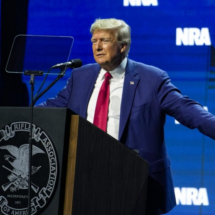 Karten auf den Tisch gelegt! Damit scheffelt der Ex-US-Präsident Millionen