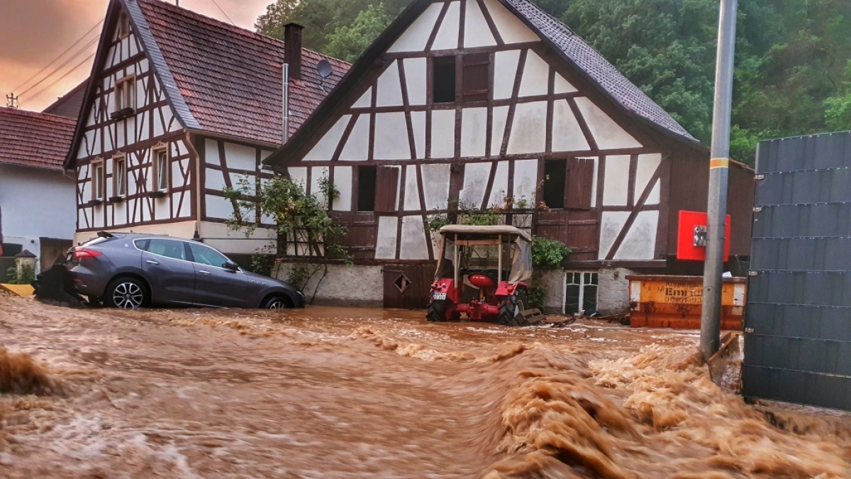 Die Wassermassen &uuml;berfluteten ganze Orte. (Foto)
