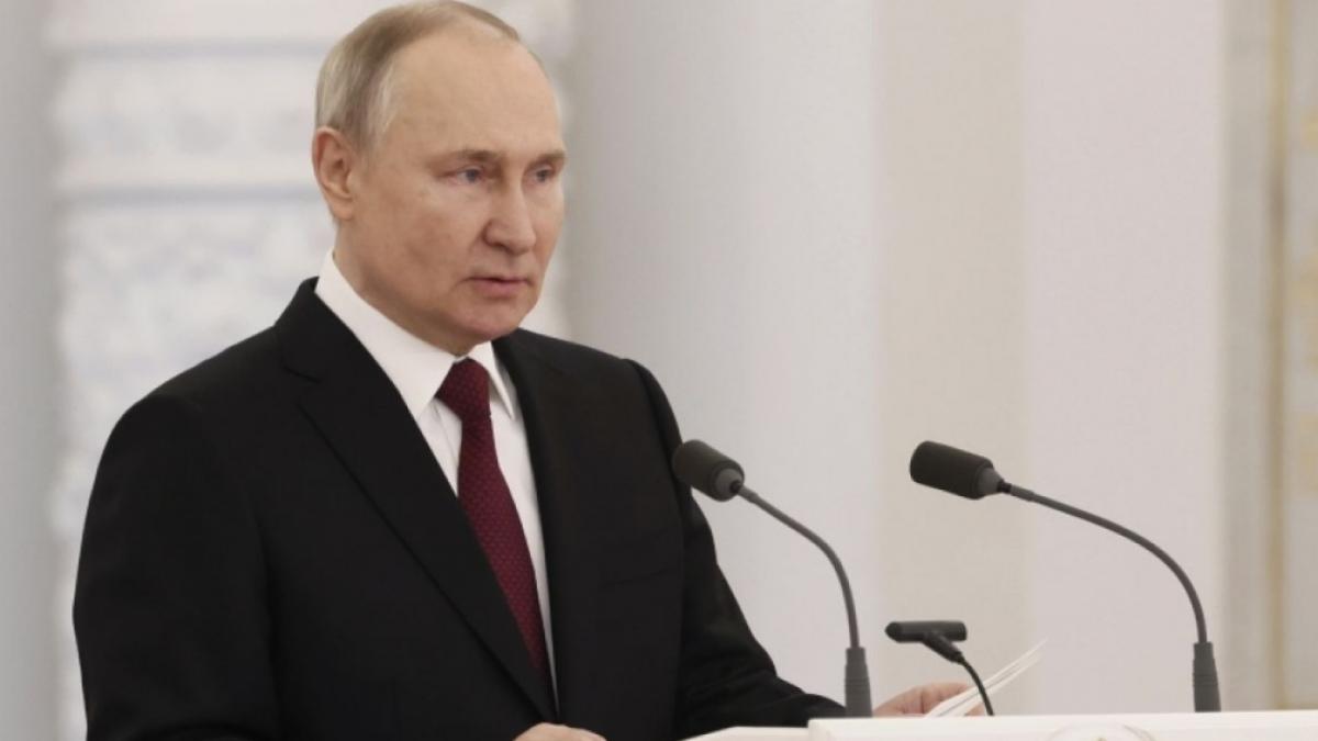 Die Nachrichten des Tages auf news.de: Wladimir Putin peinlich: Suff-Auftritt im Video! Kreml-Diktator verliert Kontrolle &uuml;ber sein Gesicht (Foto)