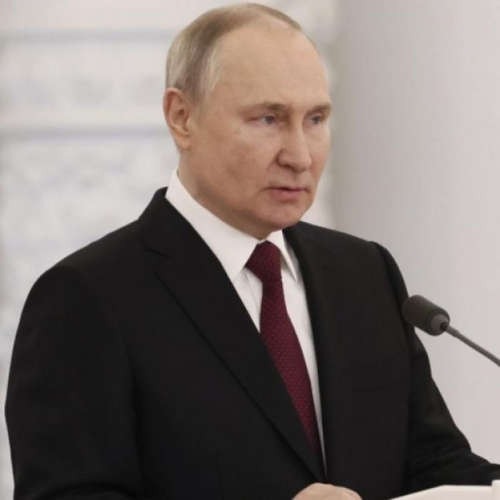 Putin schockt mit Suff-Auftritt / Nick Carter soll Fan vergewaltigt haben / Minirock-Eklat im ZDF