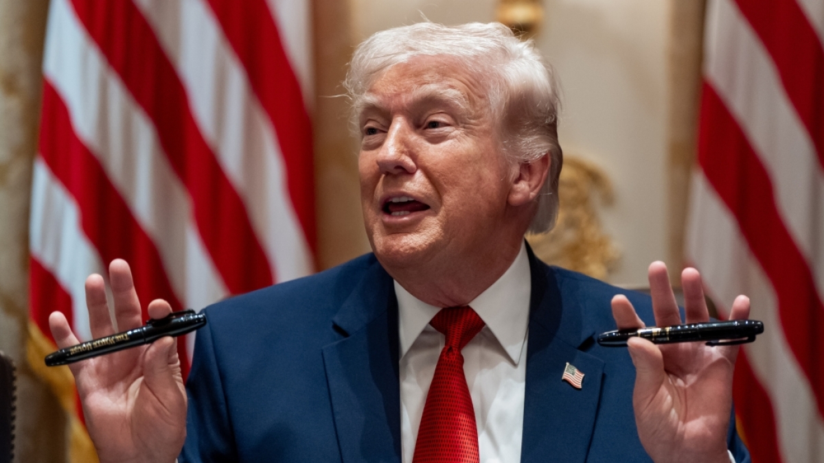 US-Pr&auml;sident Donald Trump setzt k&uuml;nftig seinen Namenszug auf frisch gedruckte Dollarnoten &ndash; ein Novum in der amerikanischen Geschichte. (Foto)