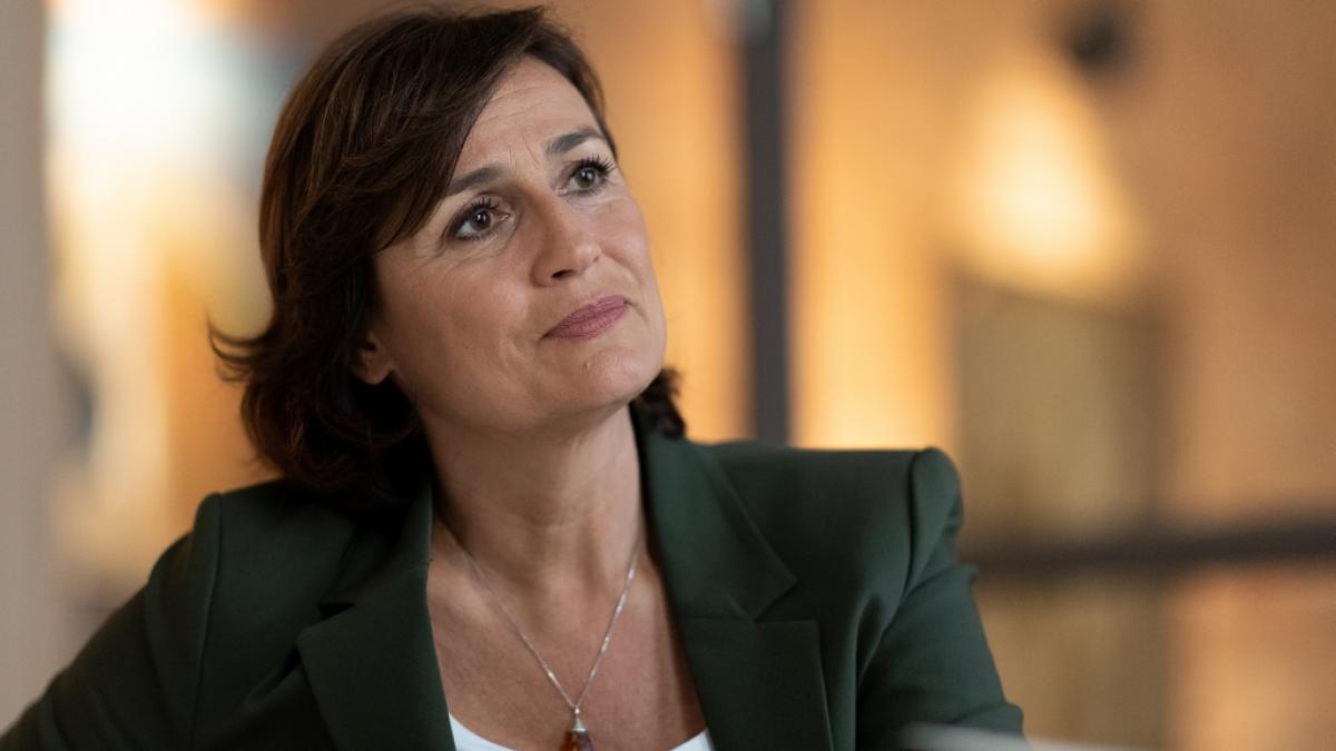 Sandra Maischberger begr&uuml;&szlig;t in "maischberger. die woche" jeden Mittwoch eine erlesene G&auml;steschar, um &uuml;ber aktuelle Themen zu diskutieren. (Foto)