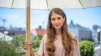 Cathy Hummels polarisierte die Fans im glänzenden Pailletten-BH.