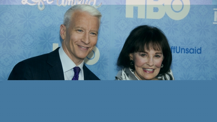 US-Millionenerbin und Künstlerin Gloria Vanderbilt, hier mit ihrem Sohn, dem CNN-Moderatoren Anderson Cooper, ist gestorben.